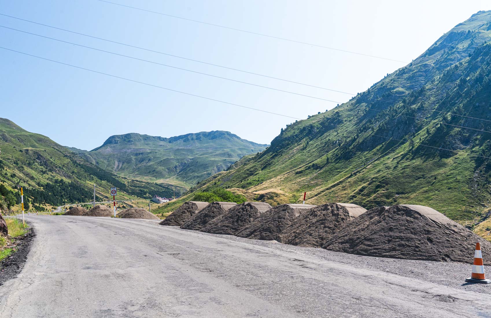Astún en verano: corte carretera 4