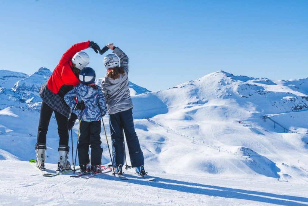 Astún en verano: Plantilla imagen cards promos central de reservas astun.com